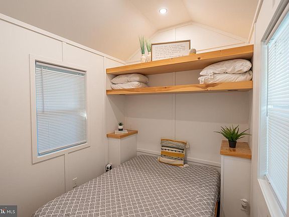 5th image of 867 Schwanger Rd #32