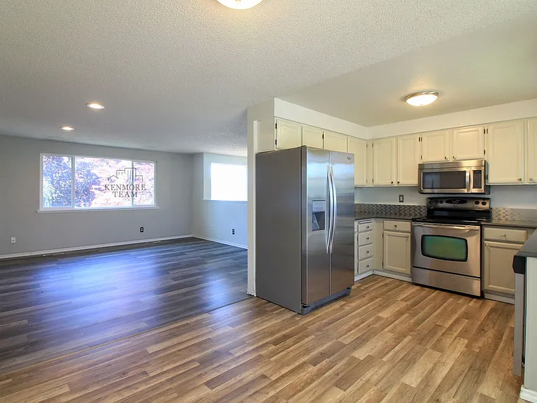 1610 Teal Ct — Photo 3