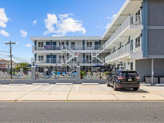 4th image of 1400 Surf Ave #103