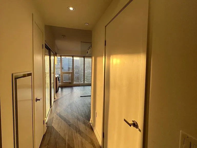 75 Shuter St #2015 — Photo 5
