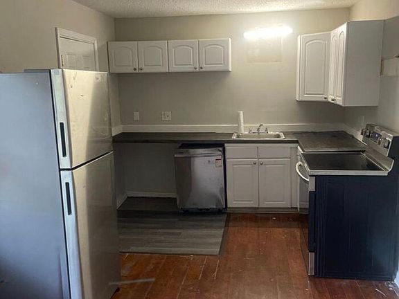 2nd image of 3018 Cedarhurst Dr #1