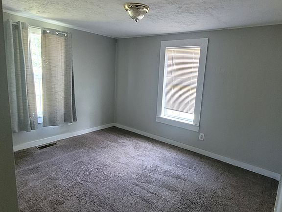 4th image of 110 E Castleton Ave