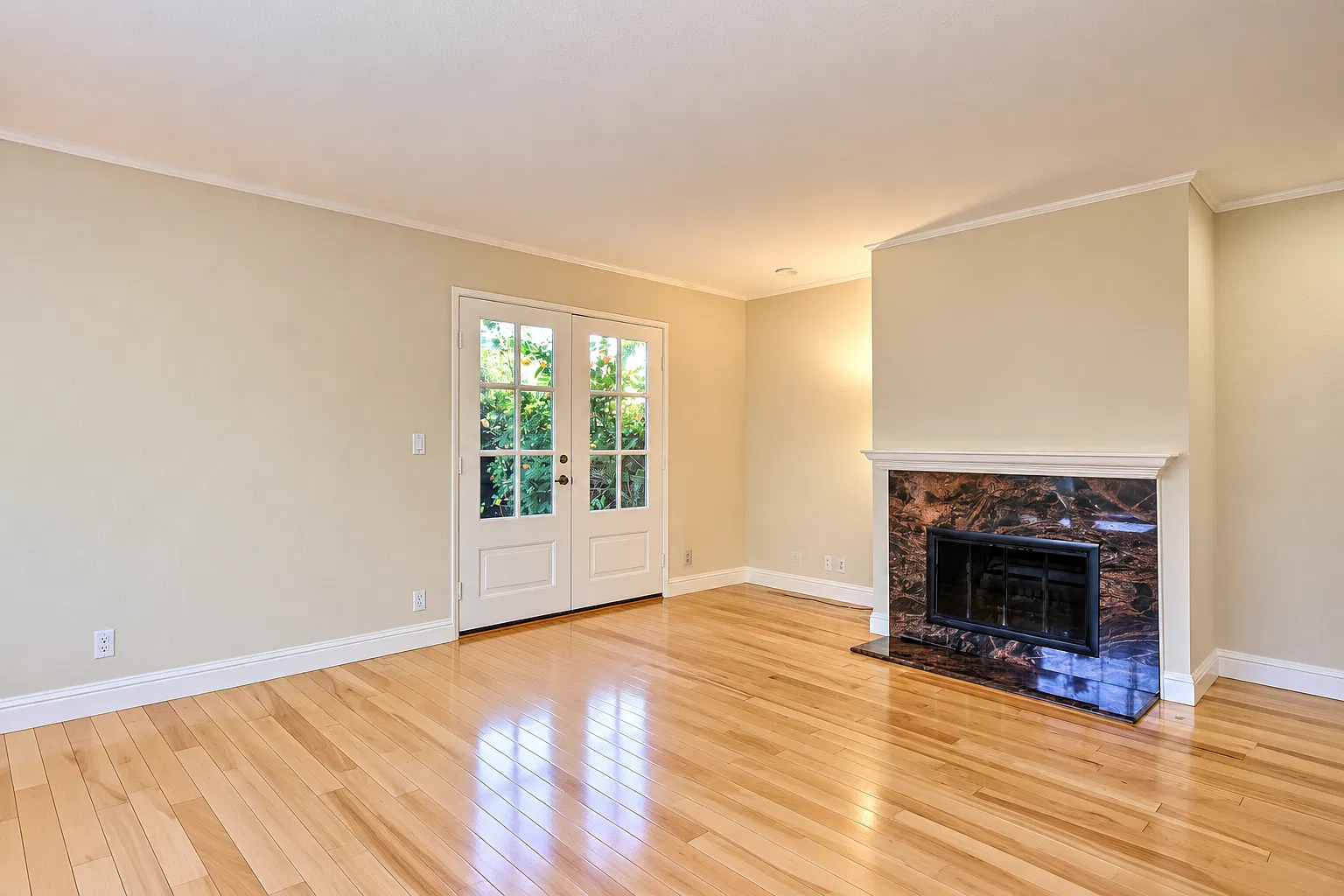 2 bed, 2.5 bath, 1196 sqft, $4,500 — Photo 3
