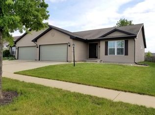 1605 E Lexington Dr, Urbana, IL 61802