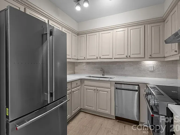 2503 Roswell Ave #207 — Photo 7