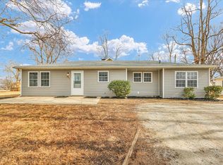 221 Augusta Dr, Mahomet, IL 61853