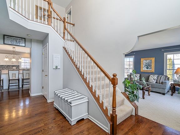 4th image of 24403 Kennedy Cir