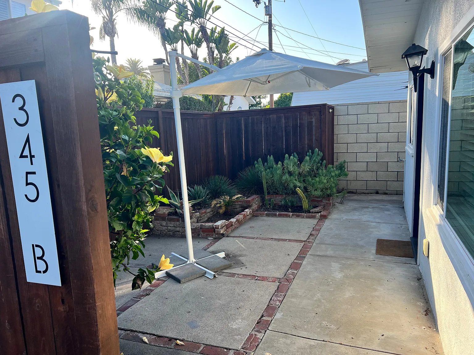 345 Costa Mesa St — Photo 2