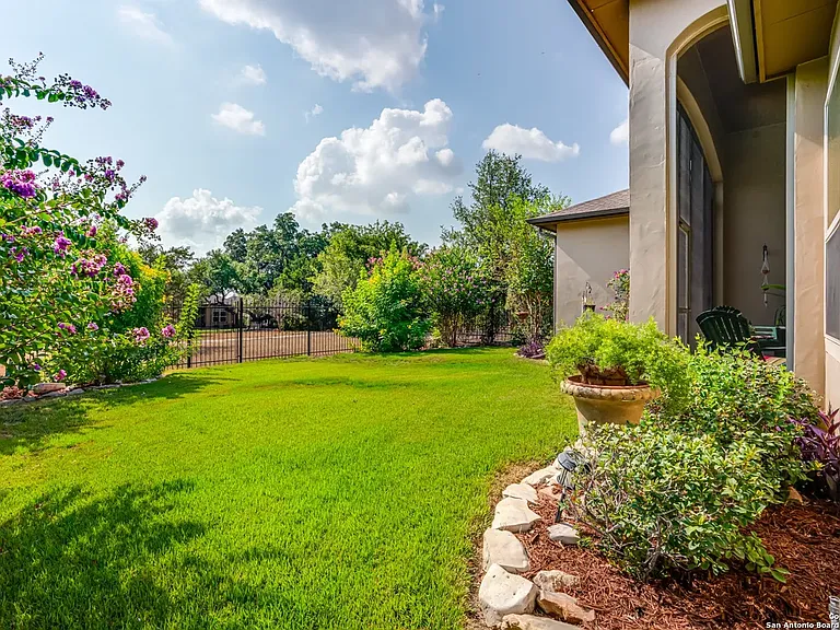 4519 Amorosa Way — Photo 15