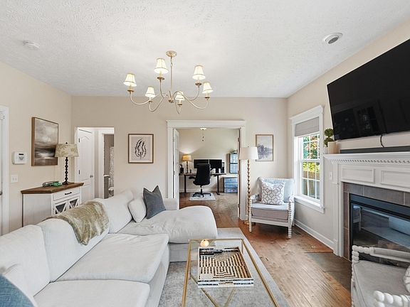 4th image of 8012 Mandan Dr