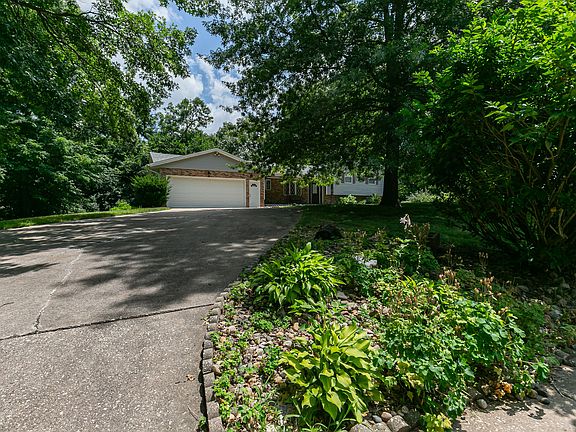 2nd image of 4 Vale Ct