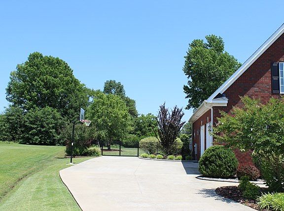 3rd image of 219 Gator Dr