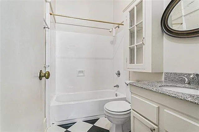 2615 Chartres St — Photo 10