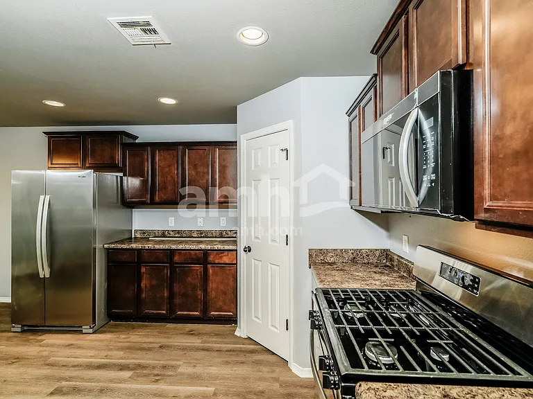 2613 W Huntsville St — Photo 3