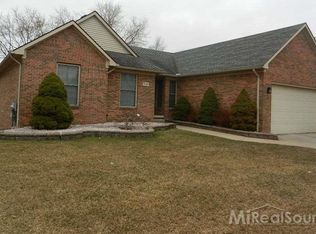 11288 River Dr, Warren, MI 48093