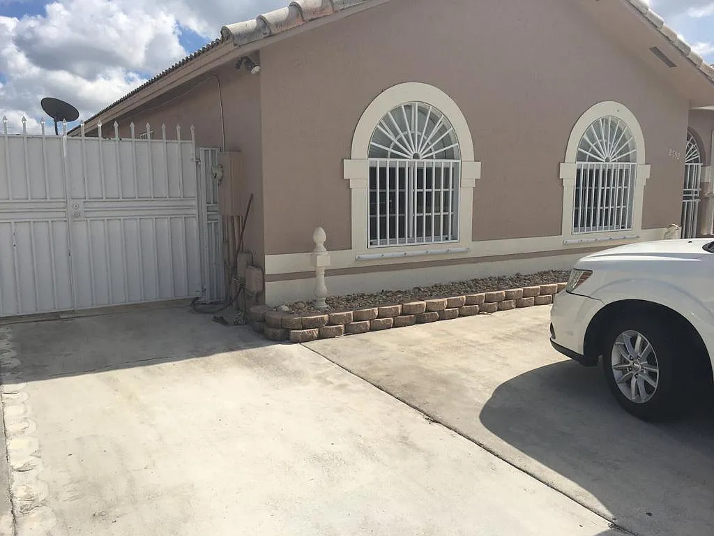 4 bed, 1458 sqft, $3,500 — Photo 2