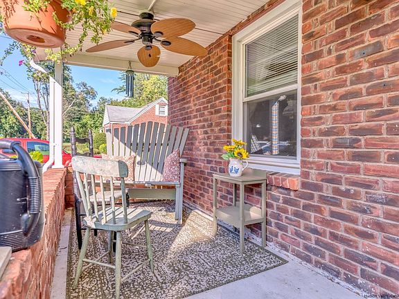 5th image of 668 Hurley Avenue