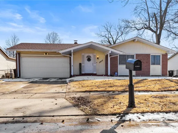 2052 Shoreham Dr, Florissant, MO 63033