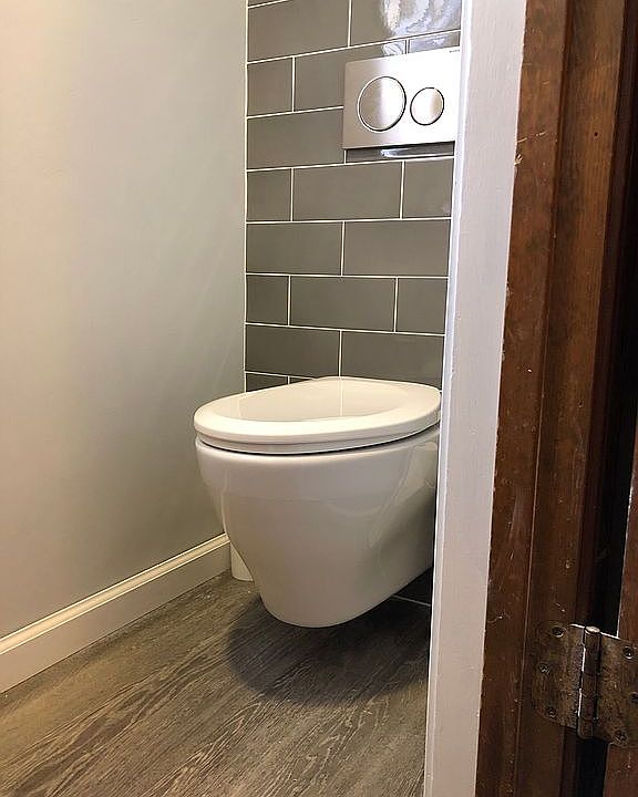 Powder room w/hanging toilet