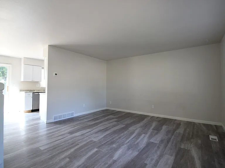 1617 E Pitkin St — Photo 2