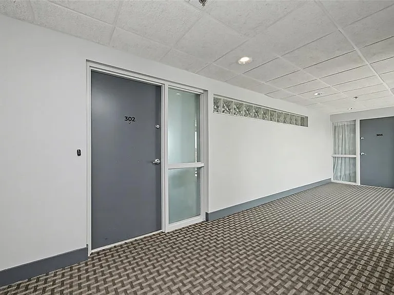 5408 Eagles Point Cir #302 — Photo 4