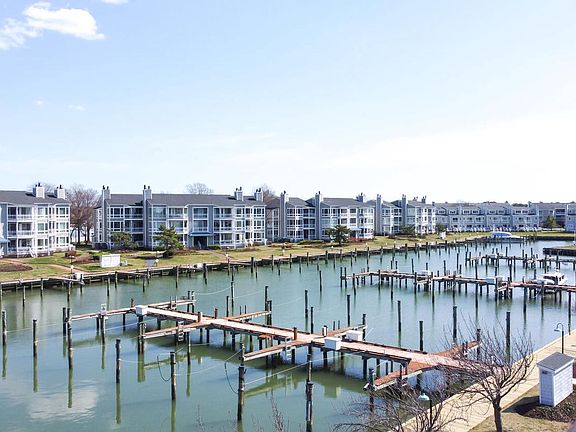 3rd image of 615 Oyster Cove Dr