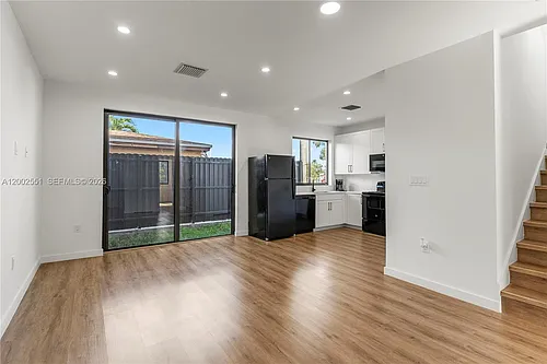 421 SW 1st St #1 Photo 1