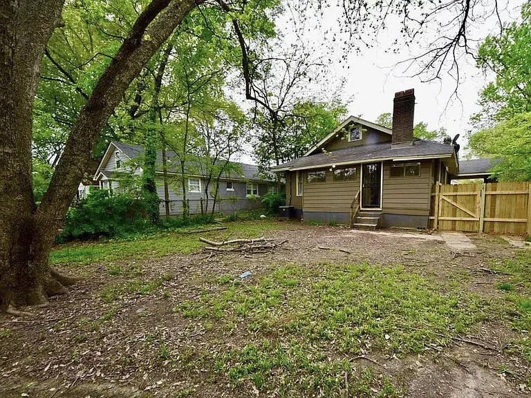 900 N Willett St — Photo 8