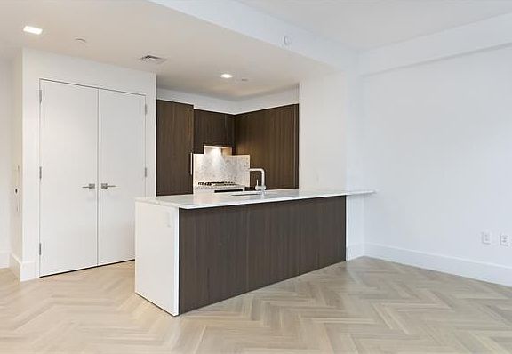 4th image of 100 A Ave #3C