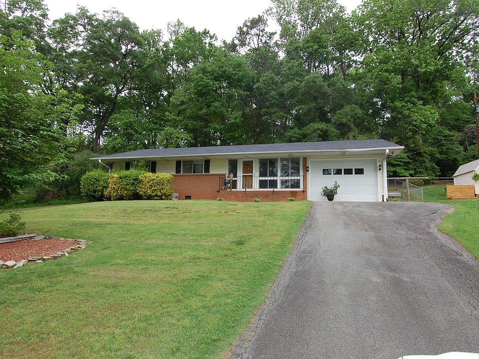 1st image of 15 Hillcrest Dr