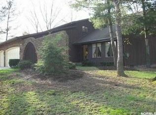 9861 Cedarwood Dr, North Royalton, OH 44133