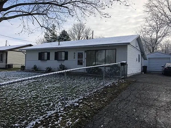 928 Pleasant Dr photo 1