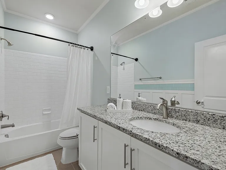 621 Bluemont Ave #102 — Photo 24