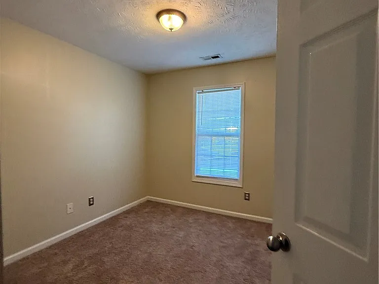 696 Fairfield Cir — Photo 10