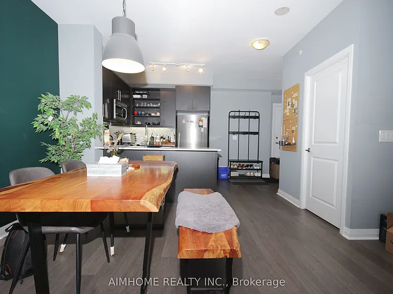55 Oneida Cres #811 — Photo 4