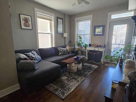 3rd image of 1810 N Paulina St APT 2R