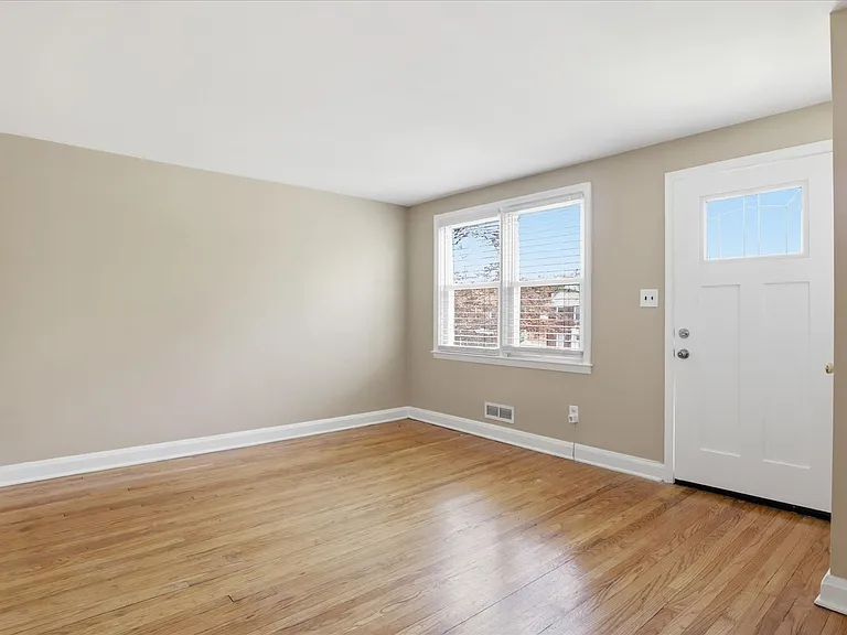 738 Yale Ave — Photo 8