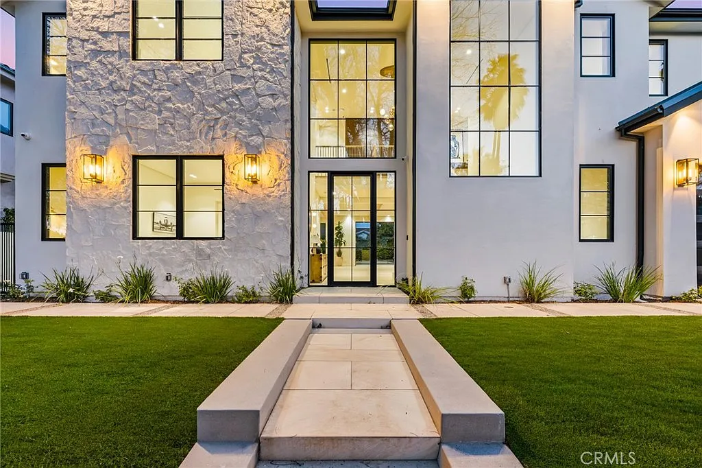 6 bed, 6.5 bath, 5100 sqft, $24,995 — Photo 3