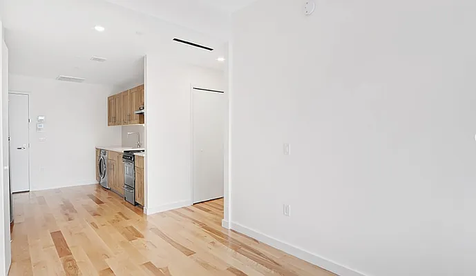 Rented by REZI | media 18