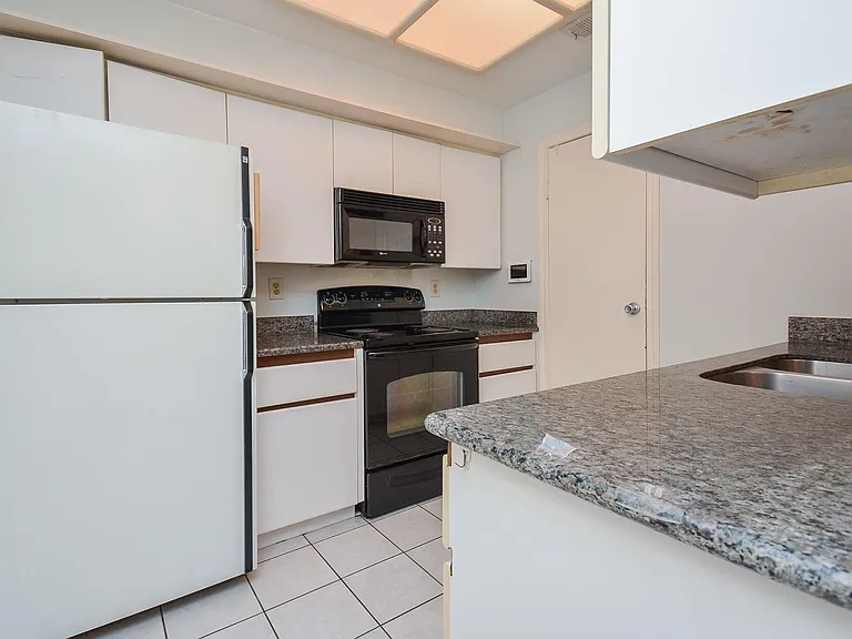 7447 Cambridge St #115 — Photo 13