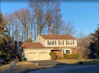 10 Vauxhall Ct, Edison, NJ 08820