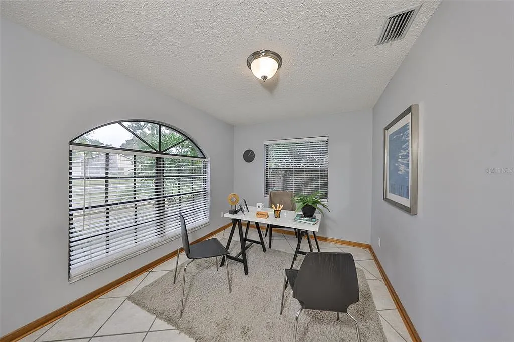 3 bed, 2.0 bath, 1880 sqft, $2,200 — Photo 4