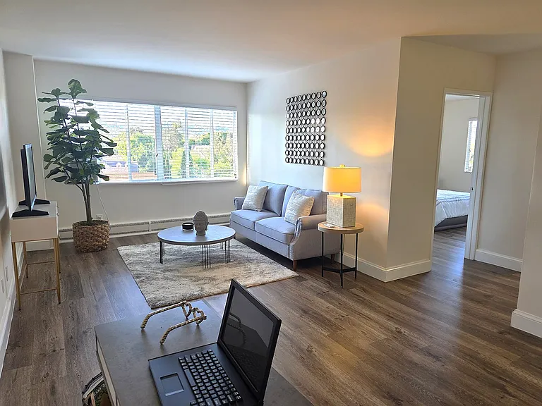10401 Wilshire Building — Photo 18
