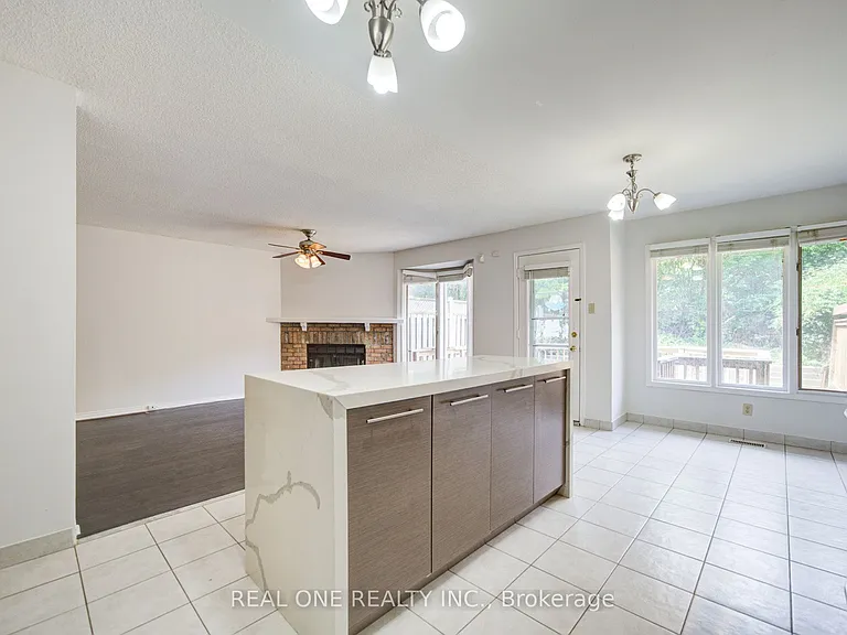 2593 Addingham Cres — Photo 14