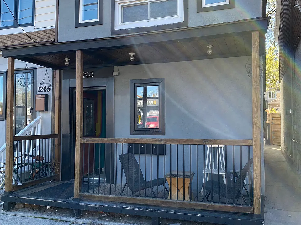 1263 Woodbine Ave #UPPER