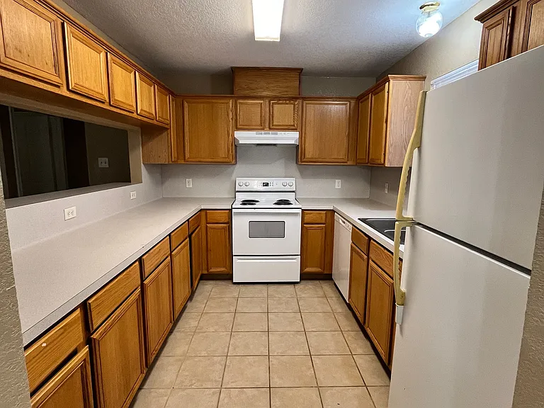 943 Sun Meadow St — Photo 5