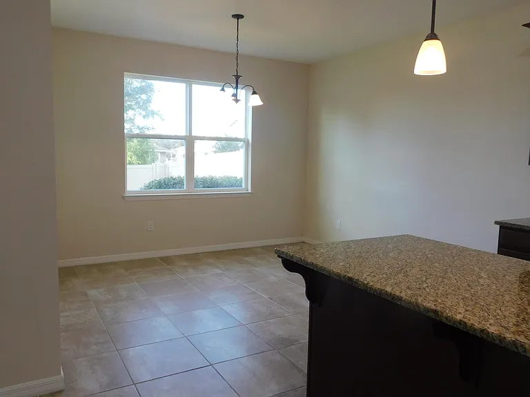 2135 Donahue Dr — Photo 14