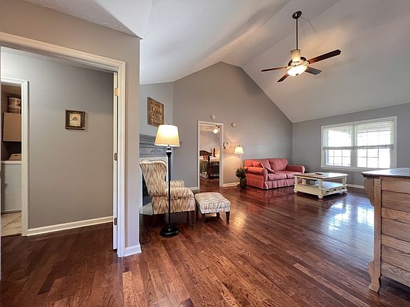 4th image of 502 Mountain View Ct