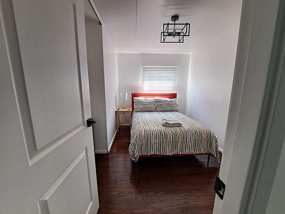 Full size bedroom 3