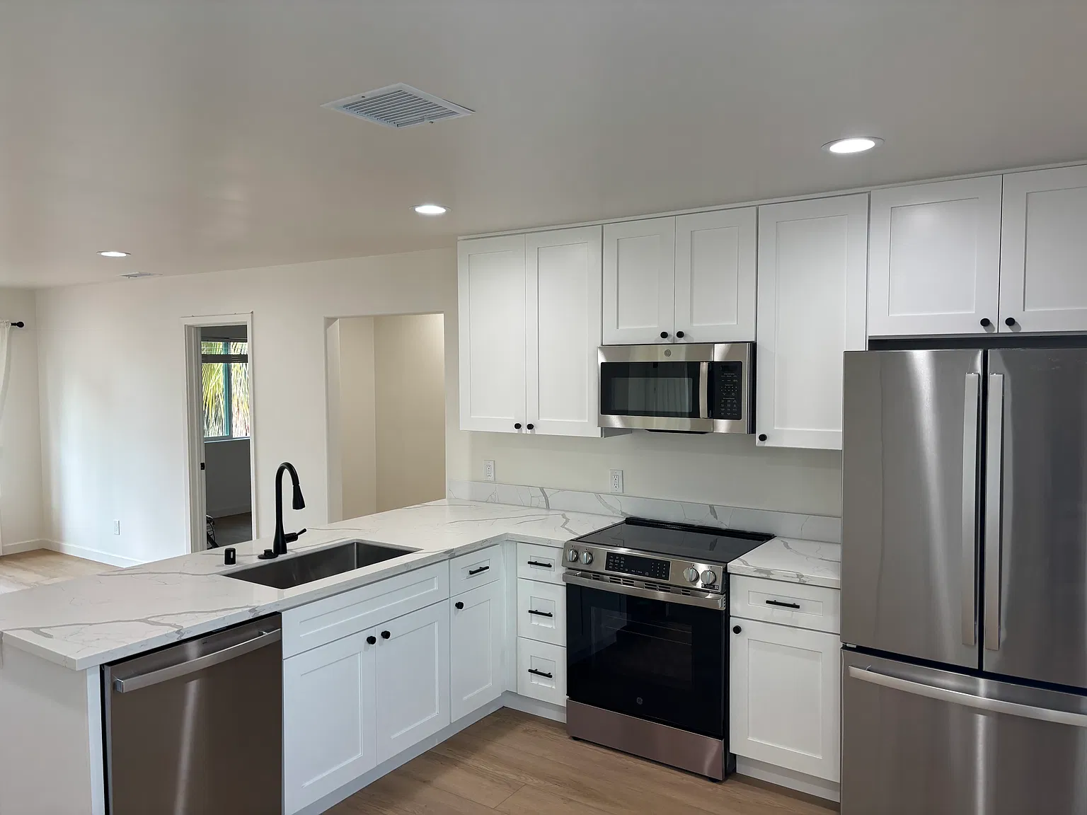 4 bed, 1200 sqft, $3,700 — Photo 3
